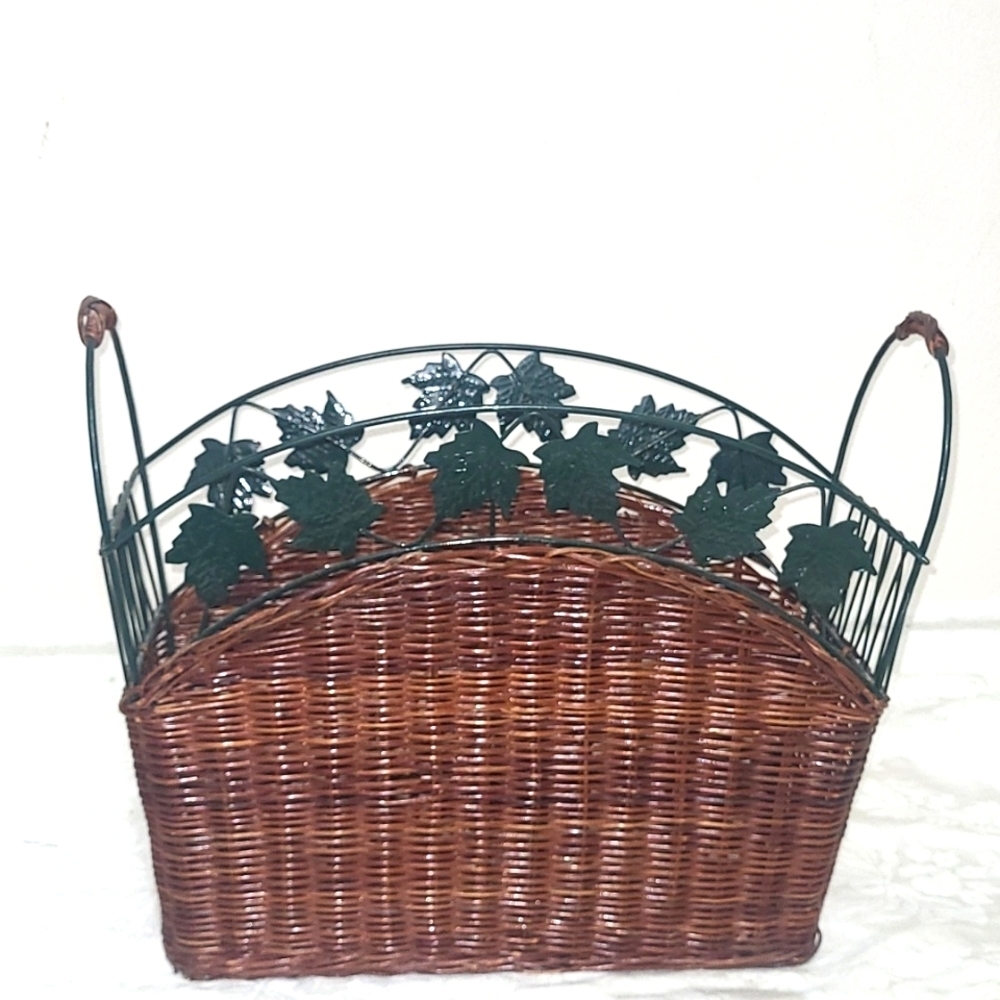 Wicker Magazine Rack Stained Hunter Green Ivy Border 80s Vintage Preppy